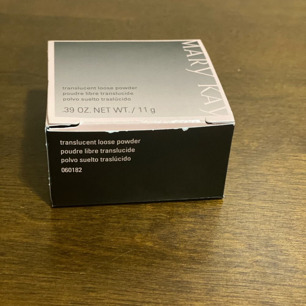 💄💋Mary Kay® Translucent Loose Powder💄💋 - Picture 2 of 4
